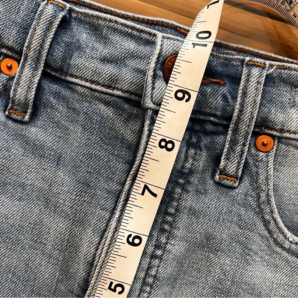 Madewell high rise denim shorts in Watt wash: Summerweight edition - Picture 7 of 12